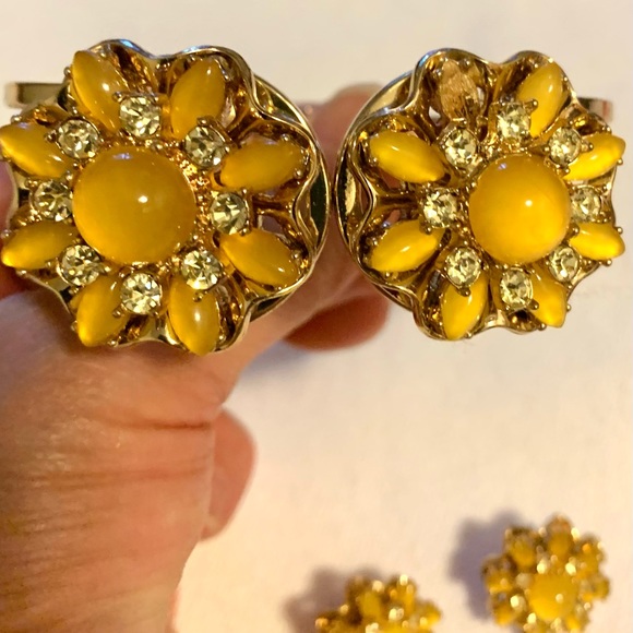 BR Floral set clasp bracelet and earrings - Picture 16 of 16